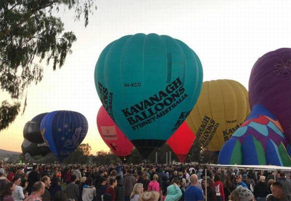 (Canberra Balloon Fiesta)